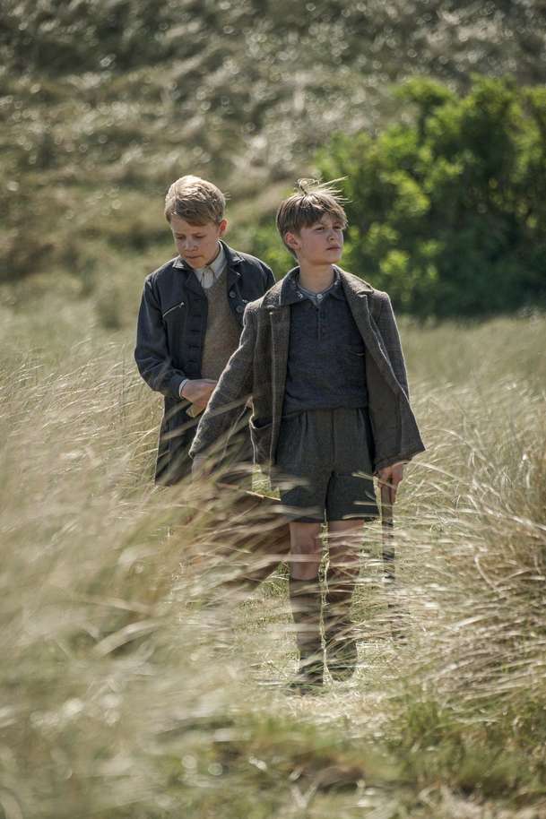 Ostrov Amrum: Na konci války padá starost o německou rodinu na malého kluka | Fandíme filmu