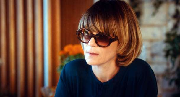 Nejbohatší žena na světě: Isabelle Huppert do našich kin přináší komedii plnou prachů | Fandíme filmu