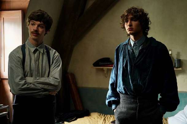 Barvy času: Současníci v nové komedii cestují v čase do Paříže 19. století | Fandíme filmu