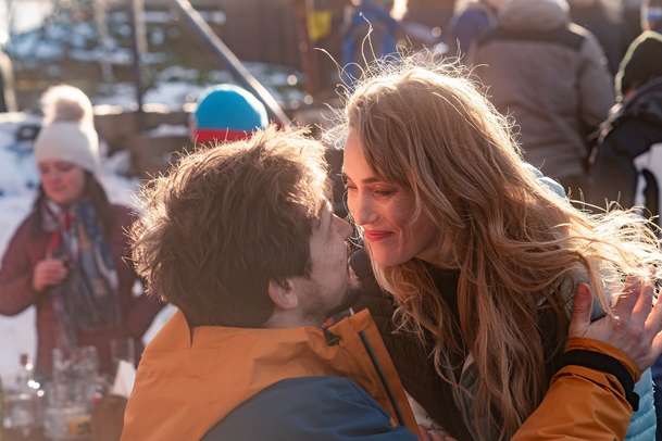 Na horách: Holka z města v nové české komedii zdědí chatu v horách | Fandíme filmu