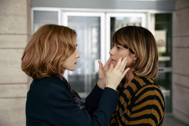 Nejbohatší žena na světě: Isabelle Huppert do našich kin přináší komedii plnou prachů | Fandíme filmu