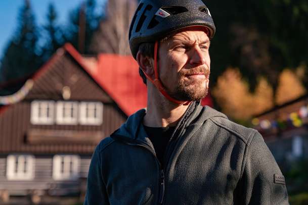 Na horách: Holka z města v nové české komedii zdědí chatu v horách | Fandíme filmu