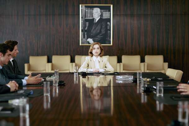 Nejbohatší žena na světě: Isabelle Huppert do našich kin přináší komedii plnou prachů | Fandíme filmu