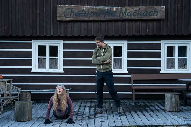 Na horách: Holka z města v nové české komedii zdědí chatu v horách | Fandíme filmu