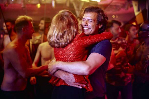 Nejbohatší žena na světě: Isabelle Huppert do našich kin přináší komedii plnou prachů | Fandíme filmu