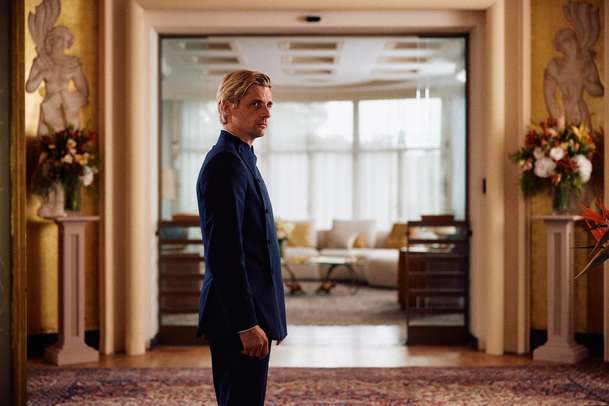 Nejbohatší žena na světě: Isabelle Huppert do našich kin přináší komedii plnou prachů | Fandíme filmu