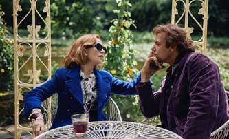 Nejbohatší žena na světě: Isabelle Huppert do našich kin přináší komedii plnou prachů | Fandíme filmu