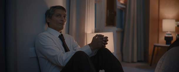 Hostages: Influencerka se v černé komedii sveze na teroristickém útoku | Fandíme filmu