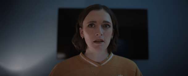 Hostages: Influencerka se v černé komedii sveze na teroristickém útoku | Fandíme filmu