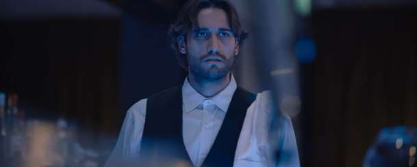 Hostages: Influencerka se v černé komedii sveze na teroristickém útoku | Fandíme filmu