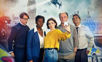 Hostages: Influencerka se v černé komedii sveze na teroristickém útoku | Fandíme filmu