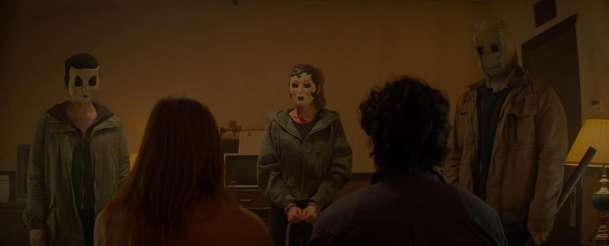 Cizinci: Kapitola 3 - Nová upoutávka láká na konec krvavé trilogie | Fandíme filmu