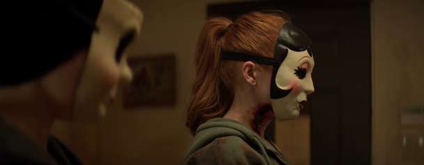 Cizinci: Kapitola 3 - Nová upoutávka láká na konec krvavé trilogie | Fandíme filmu