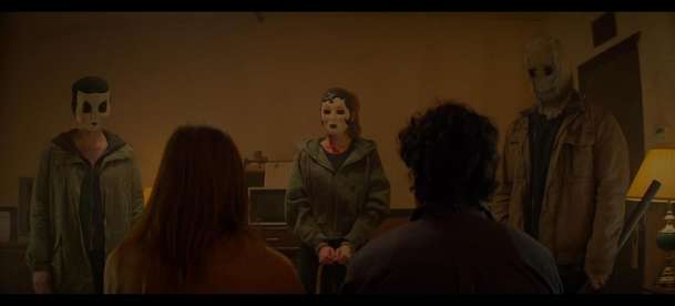 Cizinci: Kapitola 3 - Pusťte si celý úvod závěrečné části hororové trilogie | Fandíme filmu