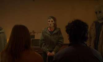 Cizinci: Kapitola 3 - Nová upoutávka láká na konec krvavé trilogie | Fandíme filmu