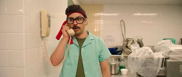 Tapawingo: V totálně ujeté komedii si party týpků hraje na vojáčky | Fandíme filmu