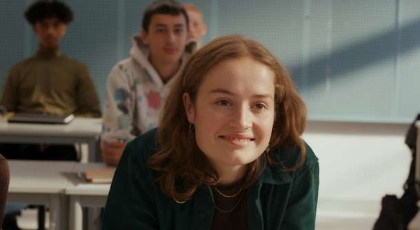 Sny: Intimní zápisky o lásce dívky k učitelce uvrhnou celou rodinu do chaosu | Fandíme filmu