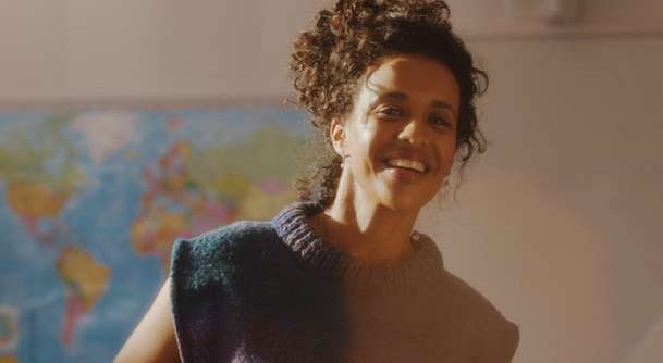 Sny: Intimní zápisky o lásce dívky k učitelce uvrhnou celou rodinu do chaosu | Fandíme filmu