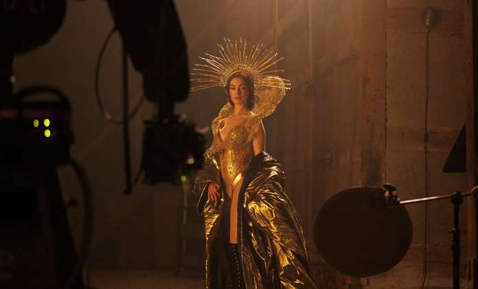 Mother Mary: Anne Hathaway jako gotická verze Taylor Swift sklízí chválu | Fandíme filmu