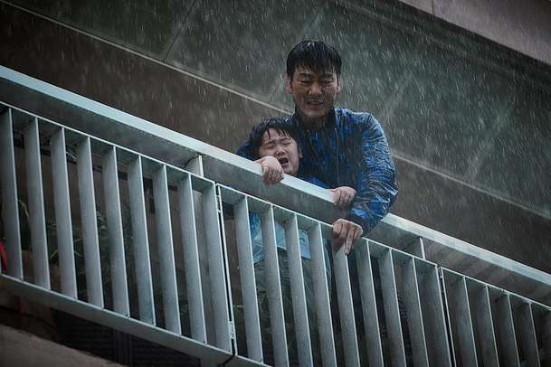 Potopa světa: Katastrofický thriller od Netflixu předvedl nový trailer | Fandíme filmu