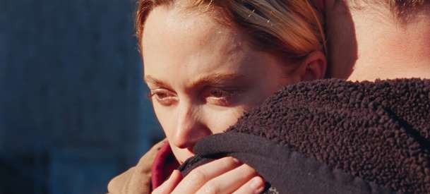 In Cold Light: Maika Monroe v novém thrilleru vyráží na cestu pomsty | Fandíme filmu