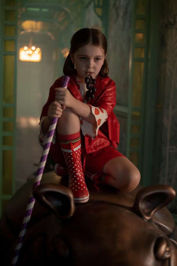 Prachová příšera: Do kin vstupuje příběh holčičky, co si najme zabijáka | Fandíme filmu