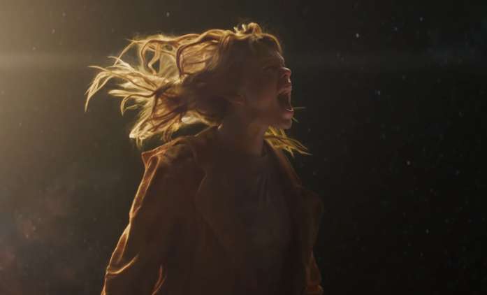 Supergirl a Charli XCX točí horor s japonským zvrhlíkem | Fandíme filmu