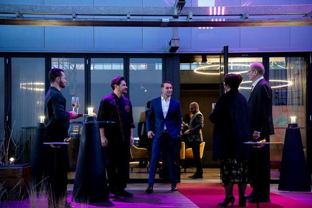 Když se zhasne:  Kuchařská komedie s Vojtou Kotkem ukázala trailer | Fandíme filmu