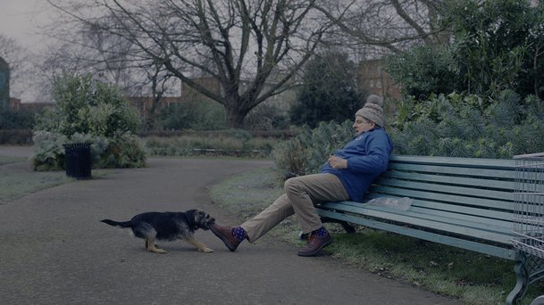 Mimino na mušce: Rowan Atkinson se vrátil jako nebezpečný zmatkář na Netflix | Fandíme serialům