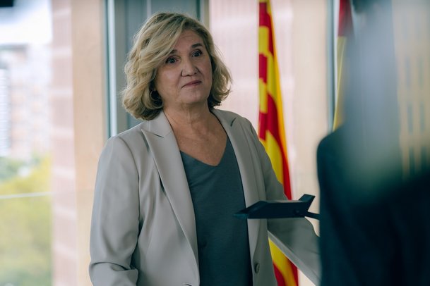 Město stínů: Tělem v plamenech začíná nová detektivka od Netflixu | Fandíme serialům