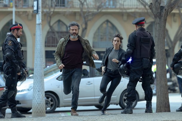 Město stínů: Tělem v plamenech začíná nová detektivka od Netflixu | Fandíme serialům