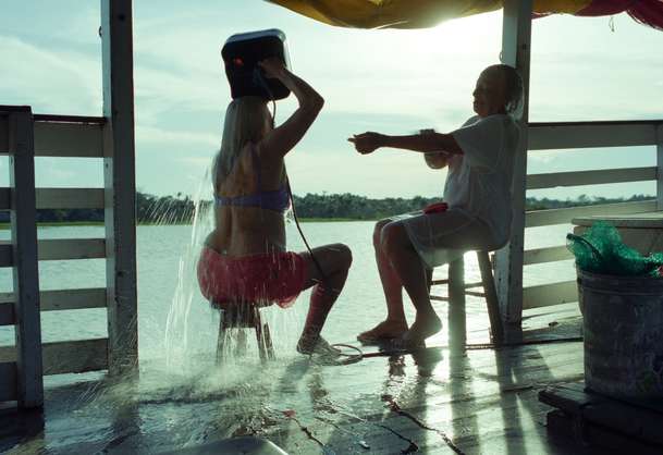 Modrou stezkou: Do kin vstupuje amazonské putování ženy, jež se odmítá podvolit | Fandíme filmu