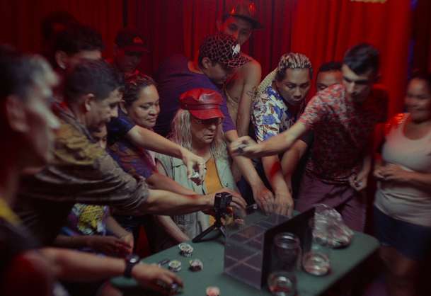 Modrou stezkou: Do kin vstupuje amazonské putování ženy, jež se odmítá podvolit | Fandíme filmu