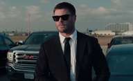 Cesta zločinu: Drzý lupič Chris Hemsworth zatápí v novém traileru pod kotlem | Fandíme filmu