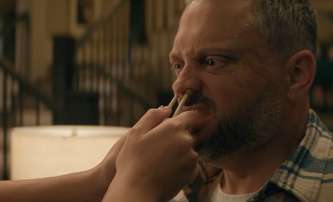 The Breadwinner: Komedie o neschopném taťkovi vypadá v novém traileru otřesně | Fandíme filmu