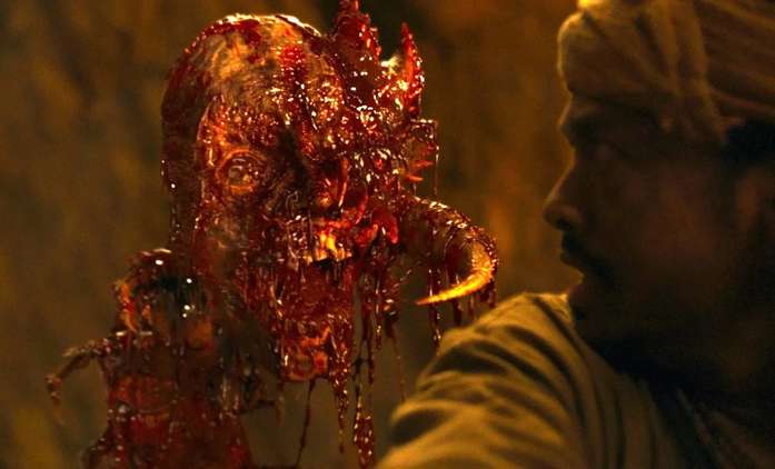 Omukade: Vojáci dvou stran v temnotě čelí stonožčímu monstru | Fandíme filmu