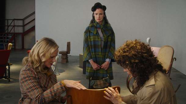 By Design: V komediálním dramatu si žena prohodí tělo se židlí | Fandíme filmu