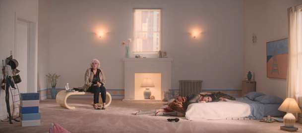 By Design: V komediálním dramatu si žena prohodí tělo se židlí | Fandíme filmu