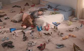 By Design: V komediálním dramatu si žena prohodí tělo se židlí | Fandíme filmu