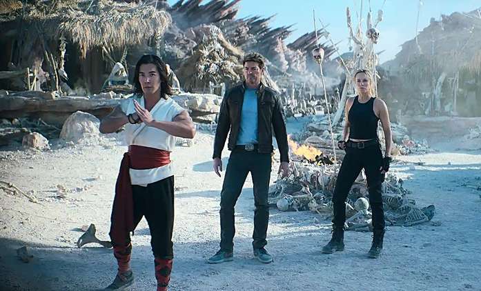 Mortal Kombat 2: Johnny Cage se důkladně představuje | Fandíme filmu