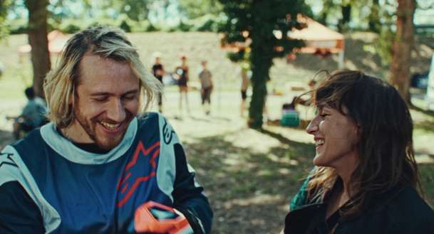 Ahoj a díky! - Do vánočních kin vstupuje nová romance | Fandíme filmu