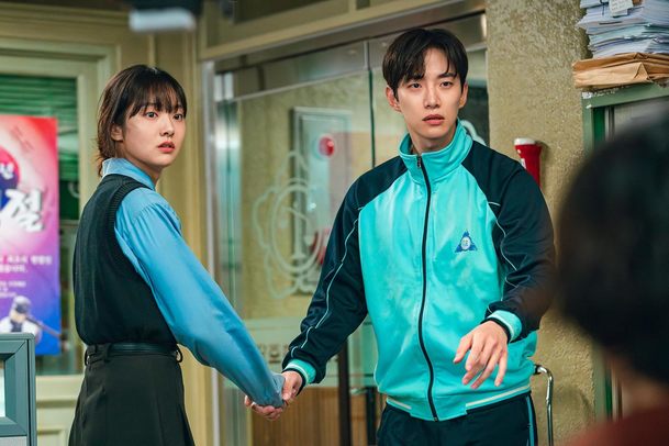 Cashero: Síla peněz - Superhrdinové platí za pomáhání tvrdou daň | Fandíme serialům