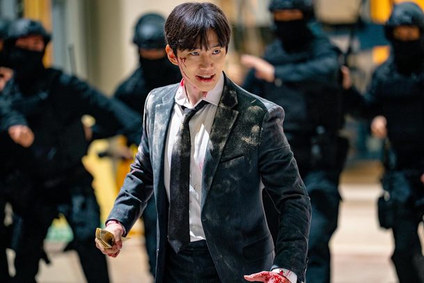 Cashero: Síla peněz - Superhrdinové platí za pomáhání tvrdou daň | Fandíme serialům