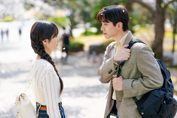 Cashero: Síla peněz - Superhrdinové platí za pomáhání tvrdou daň | Fandíme serialům