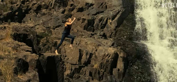 Apex: Úprk před psychopatickým zabijákem ukázal první trailer | Fandíme filmu