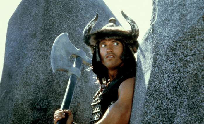 Schwarzenegger při natáčení Conana kousal do mršiny a dělal psí kusy | Fandíme filmu