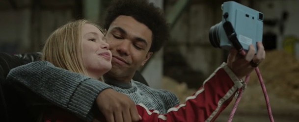 Girl Taken: V novém mrazivém seriálu unese dívku její vlastní učitel | Fandíme serialům