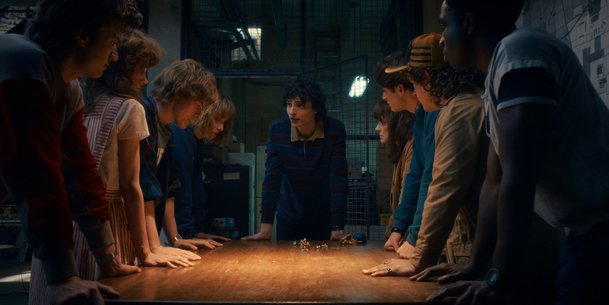 Stranger Things: Za poslední řadou se ohlíží velký zákulisní dokument | Fandíme serialům