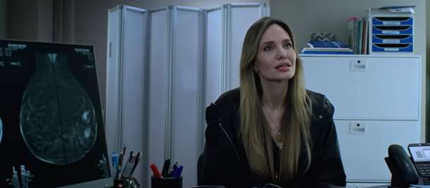 Couture: Angelina Jolie se potýká s rakovinou | Fandíme filmu