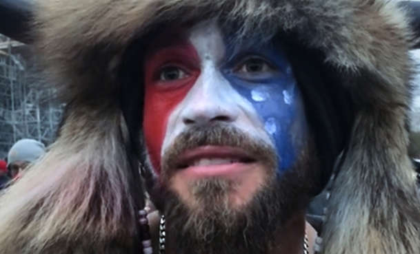 Kapitol vs. Kapitol: Dokument o výronu chaotického běsnění, co pohltil USA | Fandíme filmu